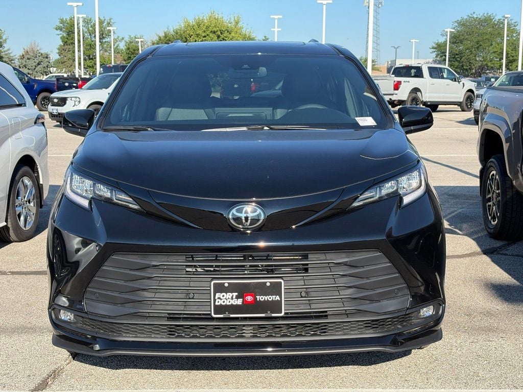 2026 Toyota Sienna Woodland Edition 7 Passenger