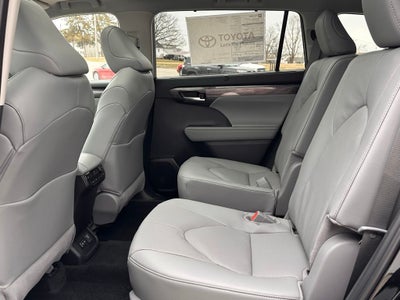 2026 Toyota Highlander Hybrid Hybrid Platinum