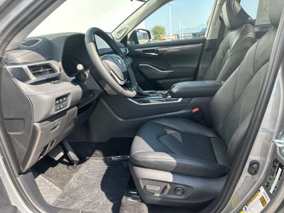 2026 Toyota Highlander Platinum