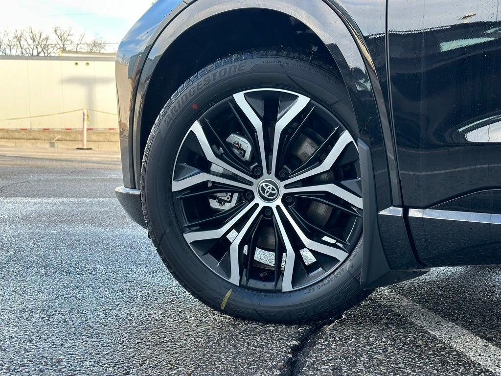 2025 Toyota Toyota Crown Signia XLE