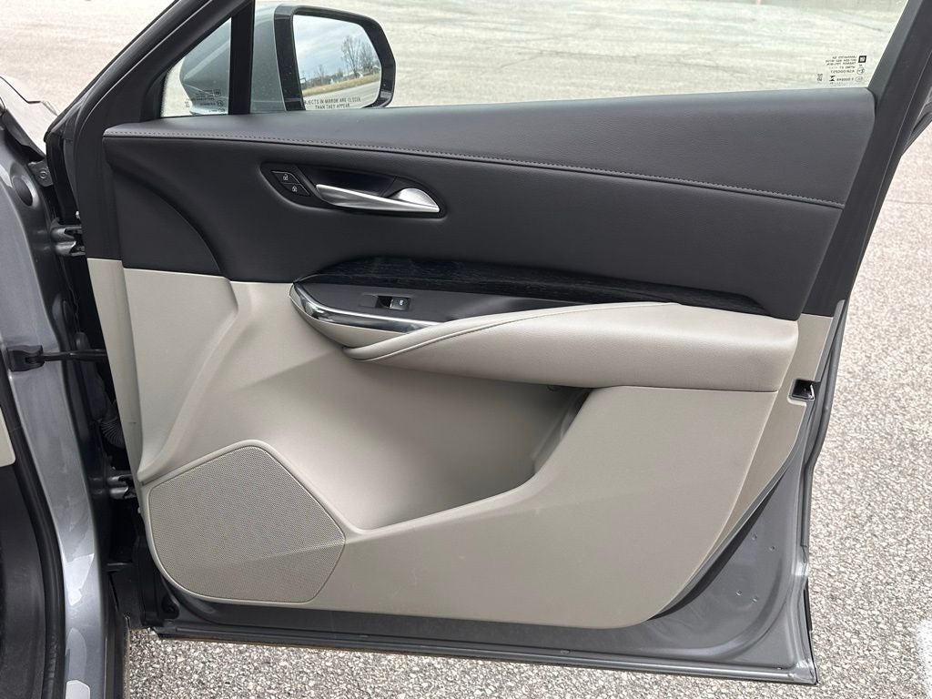 2023 Cadillac XT4 Premium Luxury