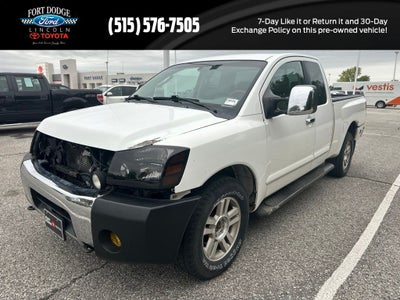 2004 Nissan Titan LE