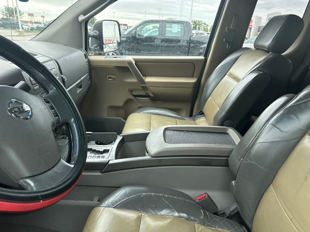 2004 Nissan Titan LE