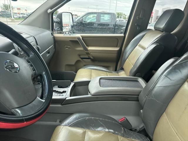 2004 Nissan Titan LE