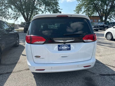 2024 Chrysler Voyager LX