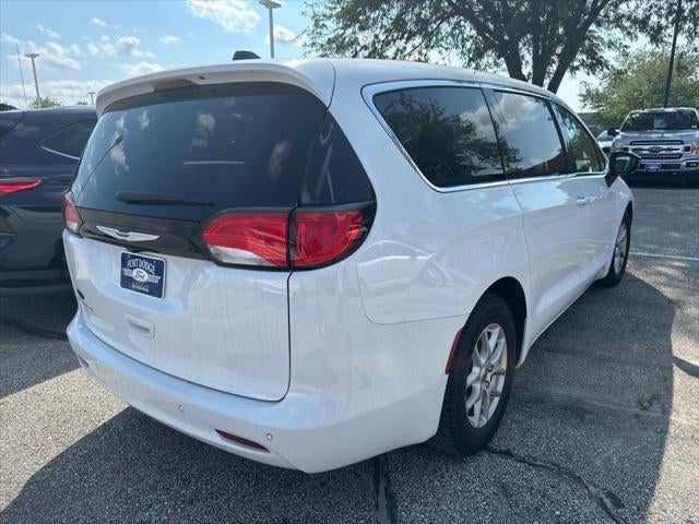 2024 Chrysler Voyager LX