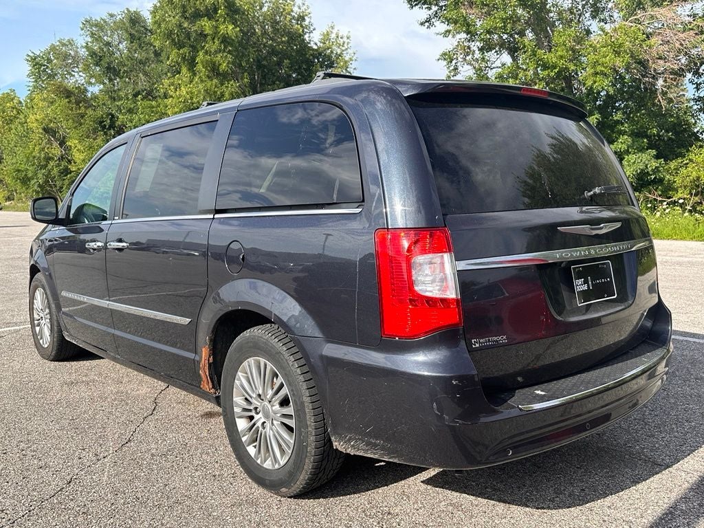 2013 Chrysler Town & Country Touring-L