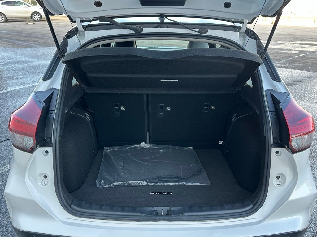 2021 Nissan Kicks SR