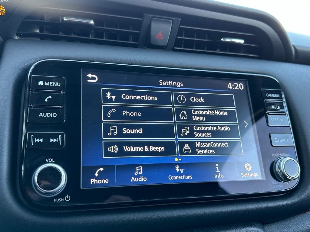 2021 Nissan Kicks SR