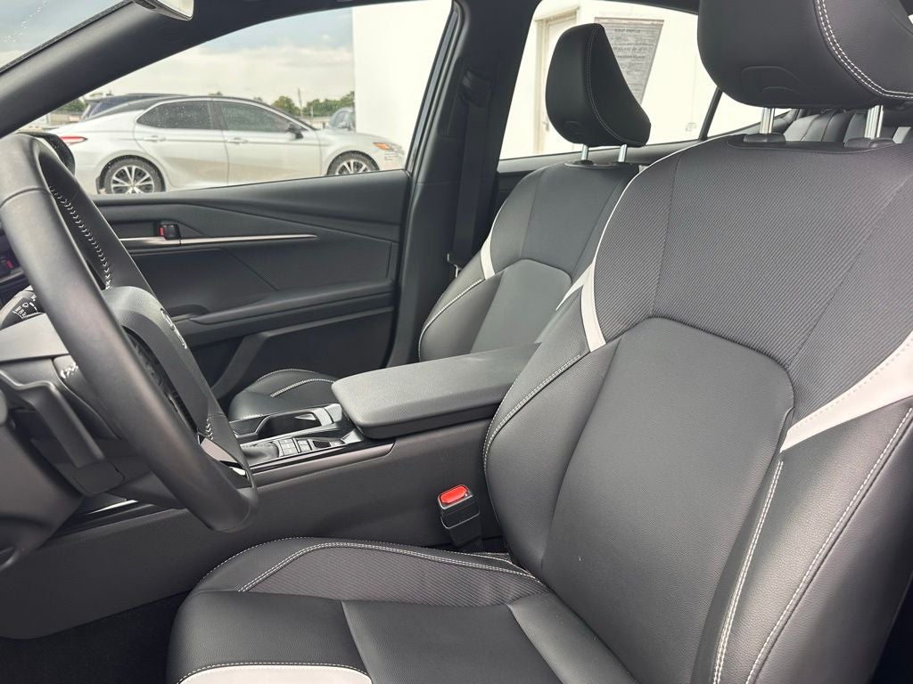 2025 Toyota Camry SE Hybrid