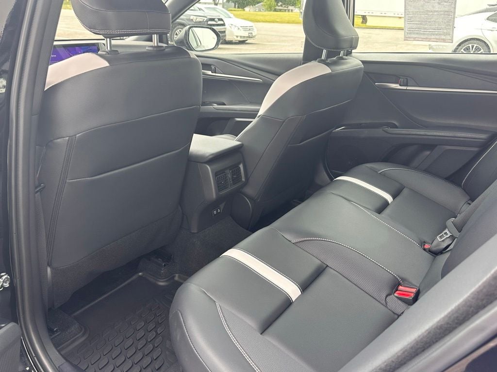 2025 Toyota Camry SE Hybrid