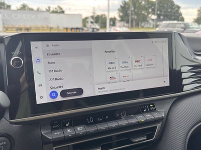 2025 Toyota Camry SE Hybrid