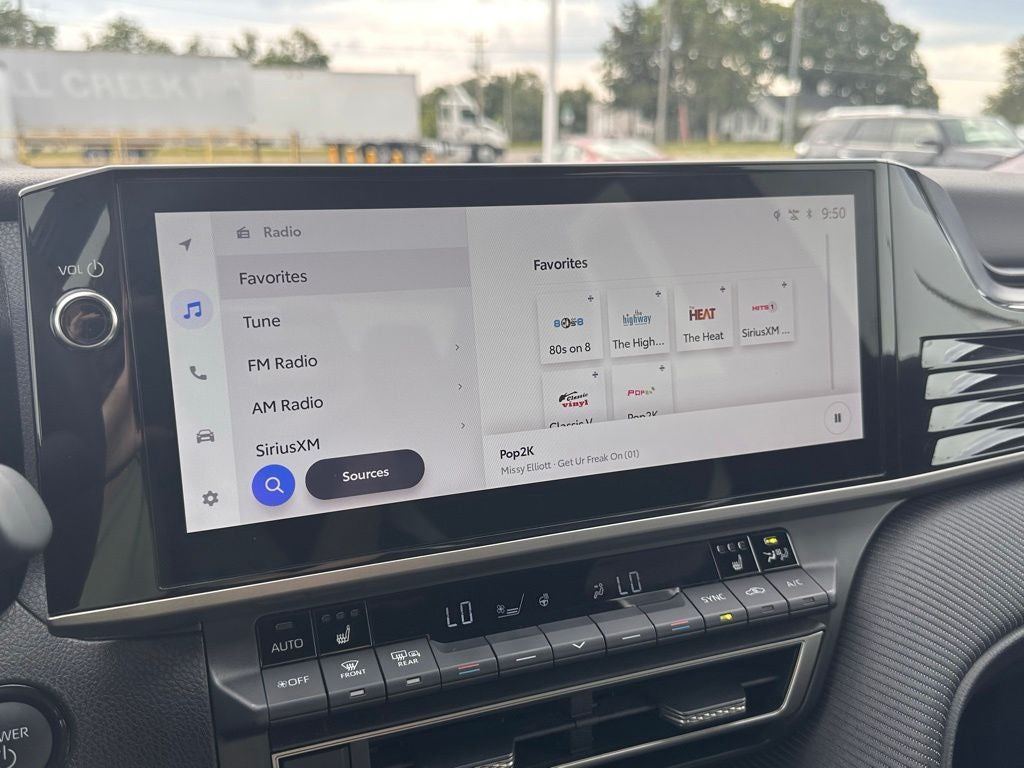 2025 Toyota Camry SE Hybrid