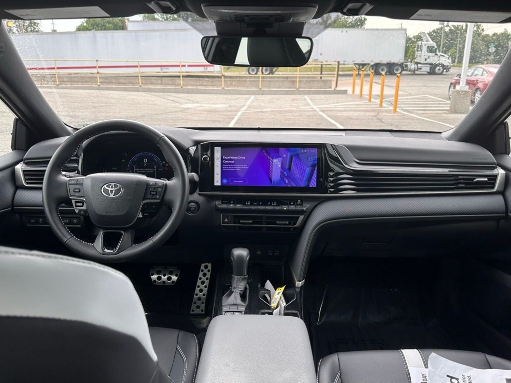 2025 Toyota Camry SE Hybrid