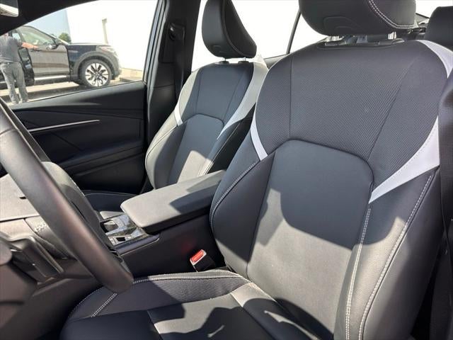 2025 Toyota Camry SE Hybrid