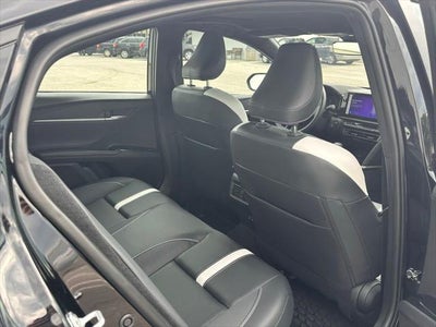 2025 Toyota Camry SE Hybrid
