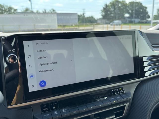 2025 Toyota Camry SE Hybrid