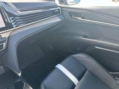 2025 Toyota Camry SE Hybrid