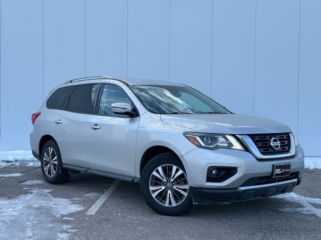 2020 Nissan Pathfinder SV
