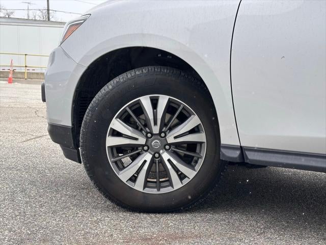 2020 Nissan Pathfinder SV