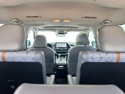 2023 Toyota Highlander Hybrid Bronze Edition