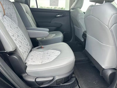 2023 Toyota Highlander Hybrid Bronze Edition