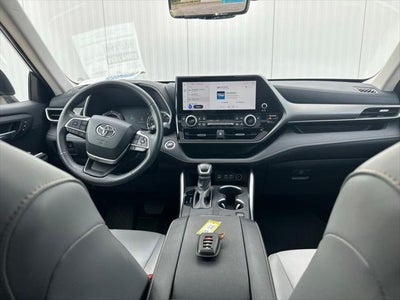 2023 Toyota Highlander Hybrid Bronze Edition