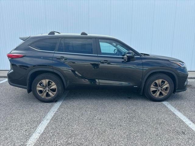 2023 Toyota Highlander Hybrid Bronze Edition