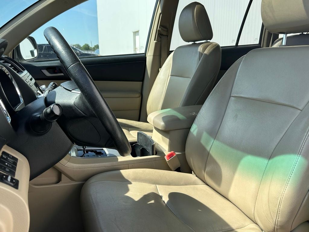 2011 Toyota Highlander SE