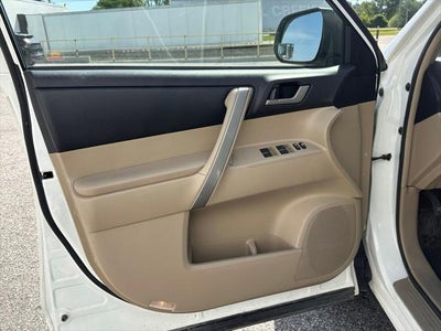 2011 Toyota Highlander SE