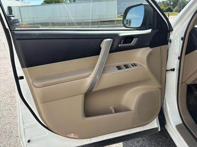 2011 Toyota Highlander SE