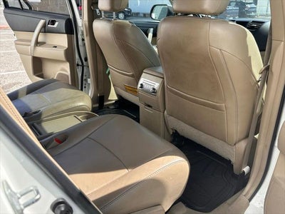 2011 Toyota Highlander SE