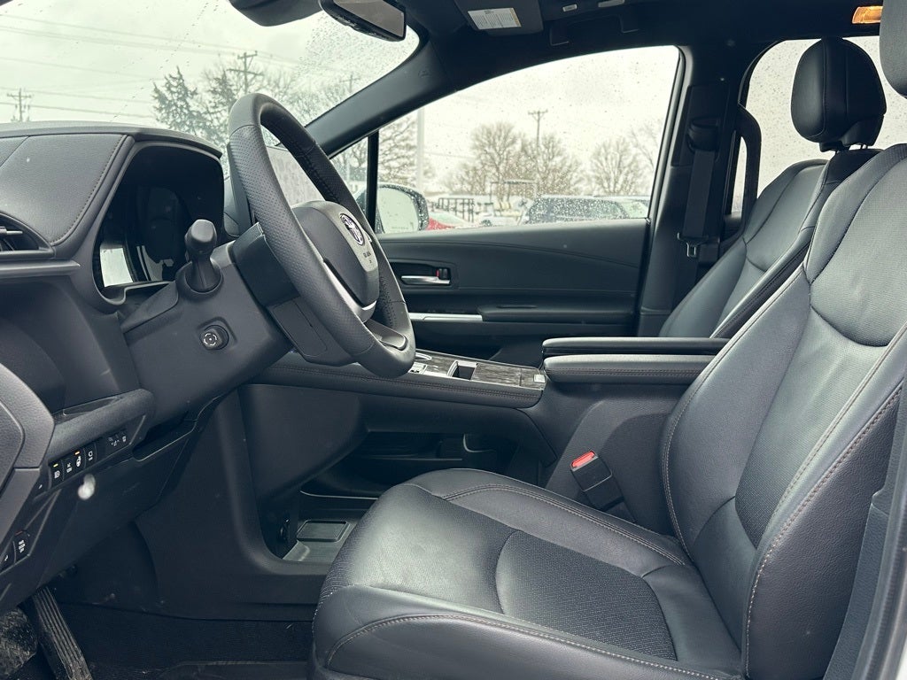 2025 Toyota Sienna Platinum Hybrid 7 Passenger
