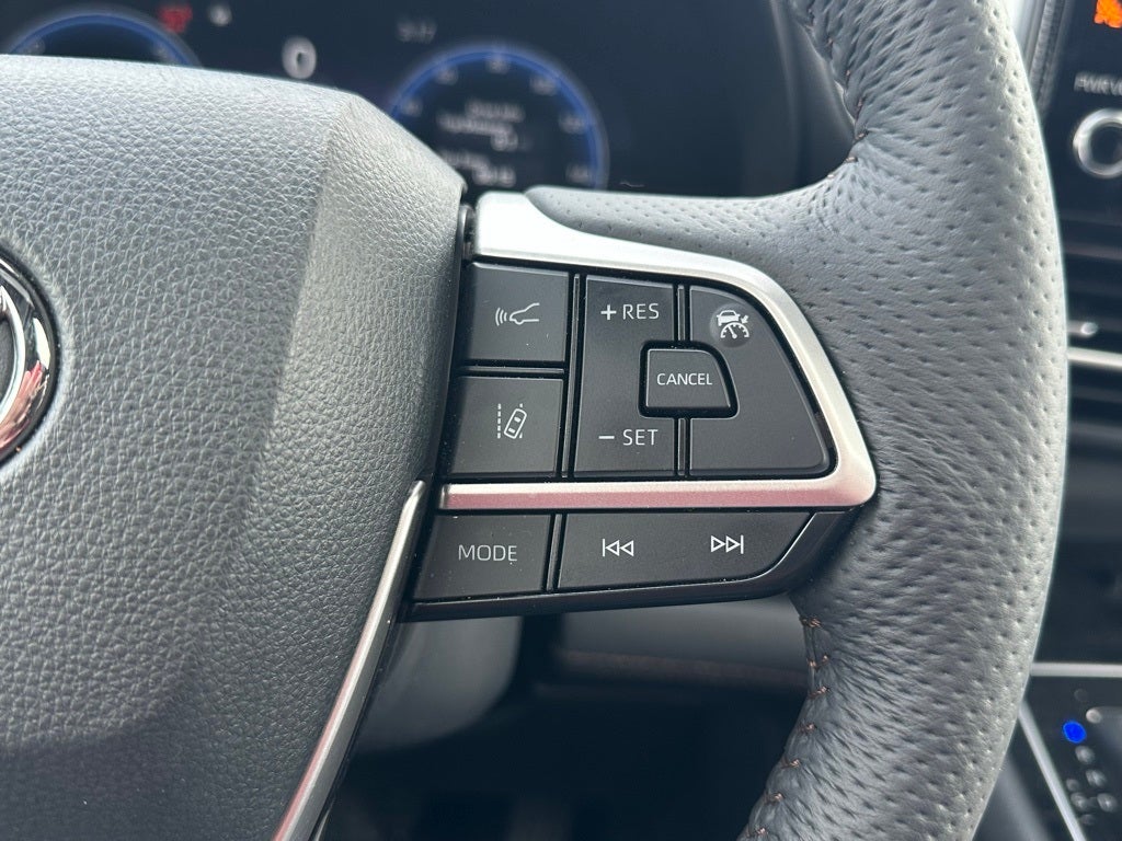 2025 Toyota Sienna Platinum Hybrid 7 Passenger