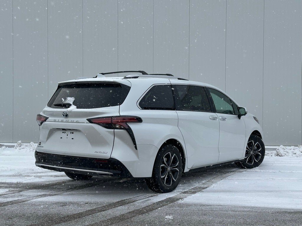 2025 Toyota Sienna Platinum Hybrid 7 Passenger