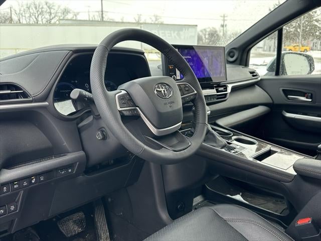 2025 Toyota Sienna Platinum Hybrid 7 Passenger