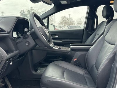 2025 Toyota Sienna Platinum Hybrid 7 Passenger