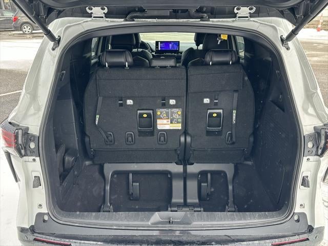 2025 Toyota Sienna Platinum Hybrid 7 Passenger