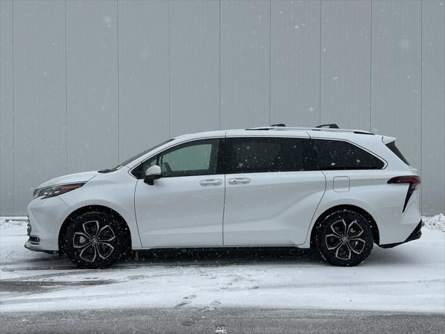 2025 Toyota Sienna Platinum Hybrid 7 Passenger