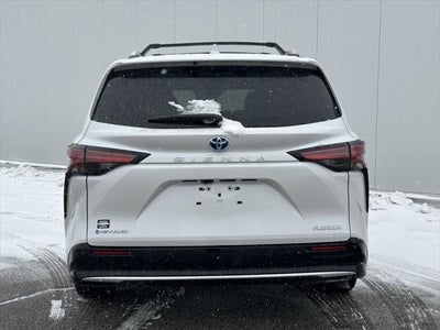 2025 Toyota Sienna Platinum Hybrid 7 Passenger