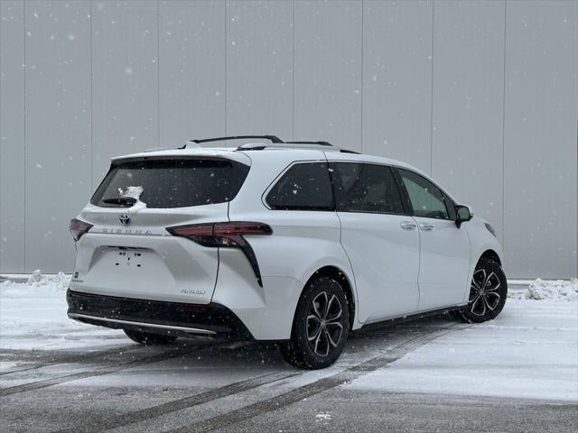 2025 Toyota Sienna Platinum Hybrid 7 Passenger