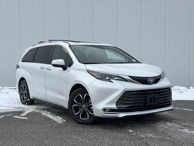 2025 Toyota Sienna Platinum Hybrid 7 Passenger