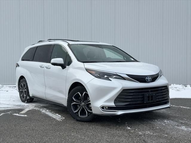 2025 Toyota Sienna Platinum Hybrid 7 Passenger