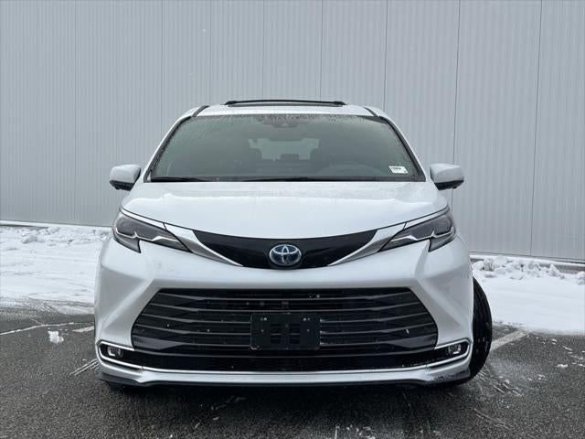 2025 Toyota Sienna Platinum Hybrid 7 Passenger