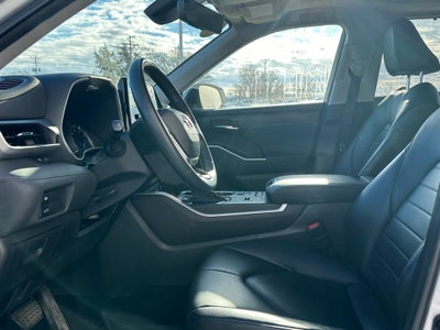 2022 Toyota Highlander Hybrid XLE