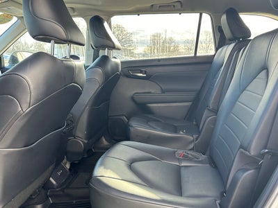 2022 Toyota Highlander Hybrid XLE