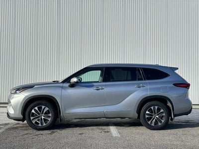 2022 Toyota Highlander Hybrid XLE