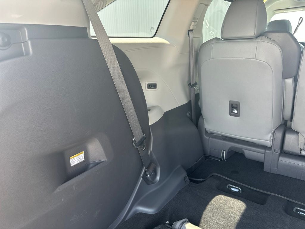 2021 Toyota Sienna XLE 8 Passenger