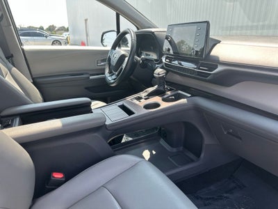 2021 Toyota Sienna XLE 8 Passenger