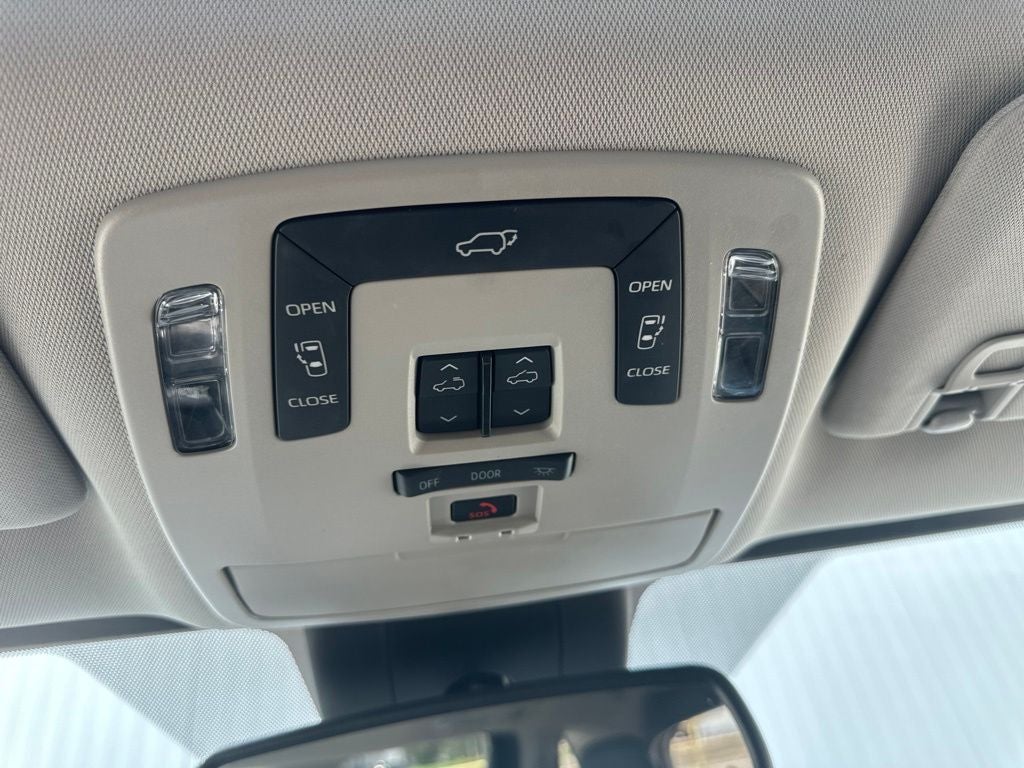 2021 Toyota Sienna XLE 8 Passenger